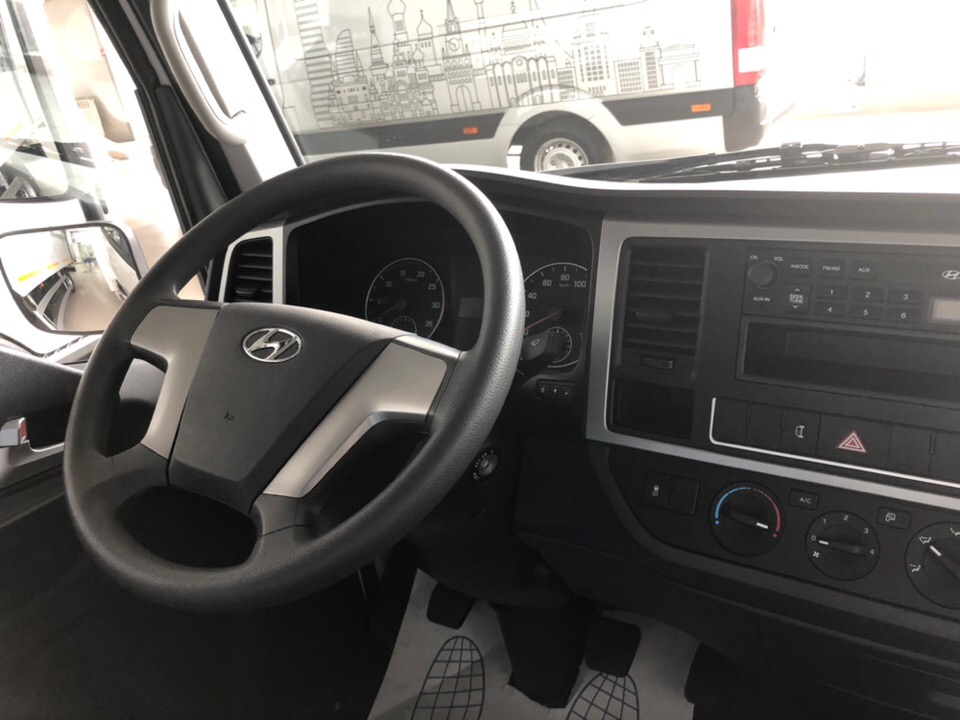 Hyundai Mighty Фургон промтоварный с боковой дверью - руль и органы управления автомобилем