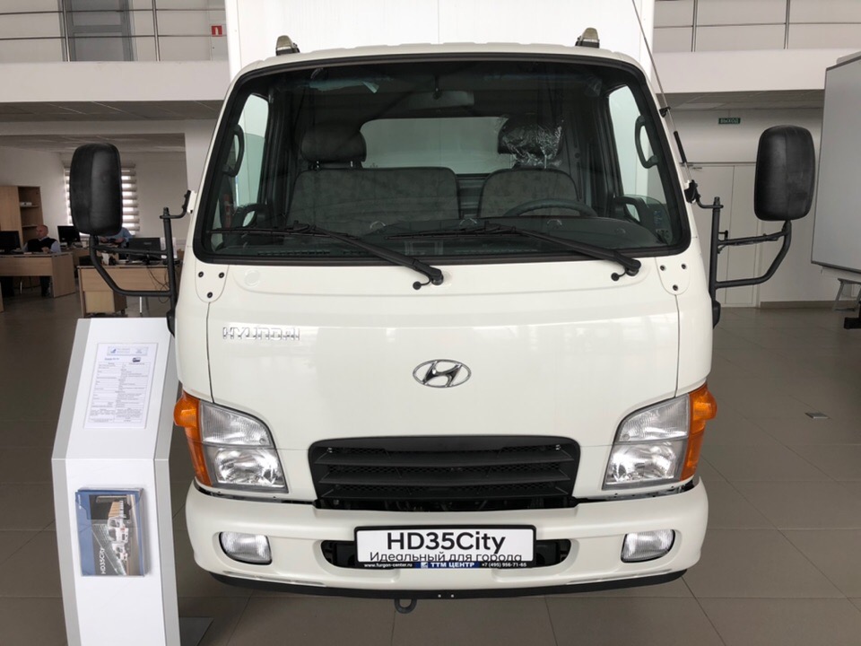 Хёндэ HD35 Фургон - кабина грузовика вид спереди
